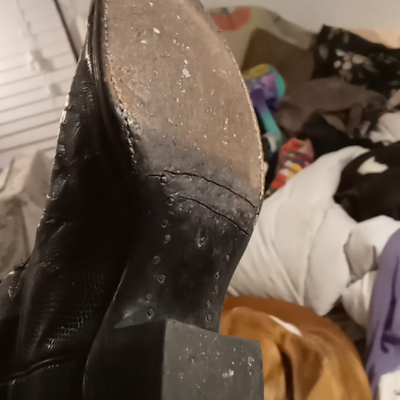 Justin size 8.5 snakeskin boots - Picture 6 of 6